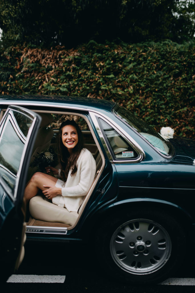 Mariée dans sa voiture