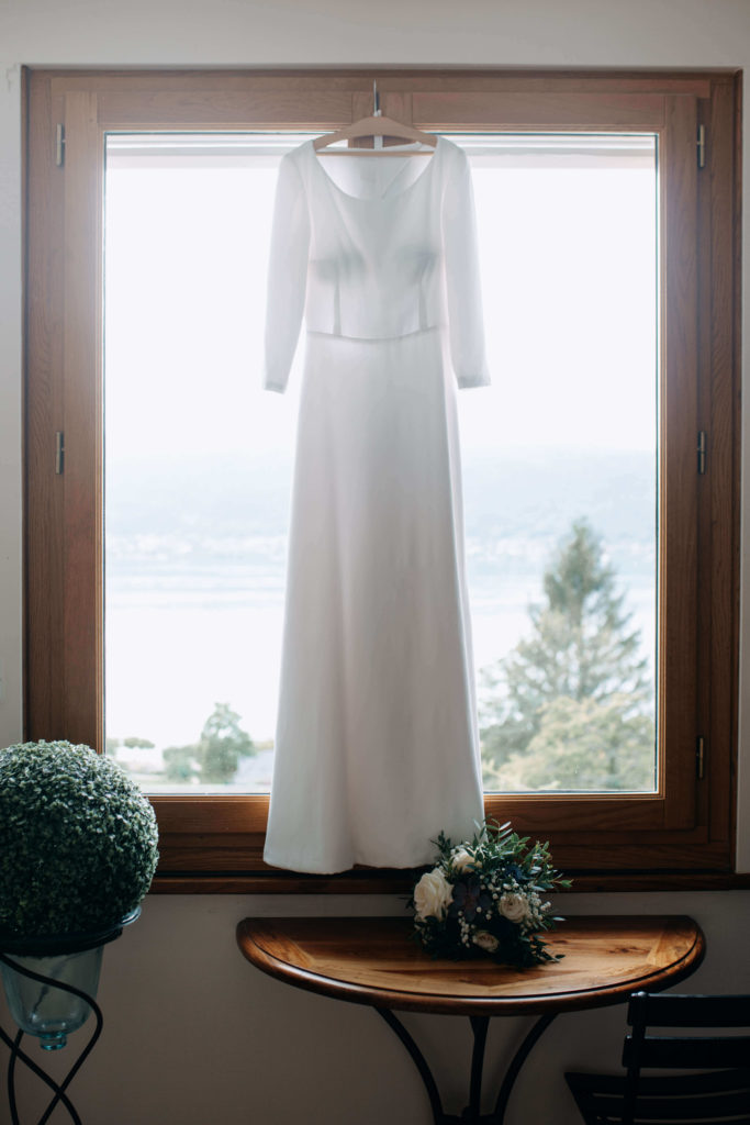 Robe de mariés suspendue