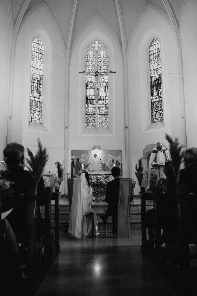 Mariés dans l'église