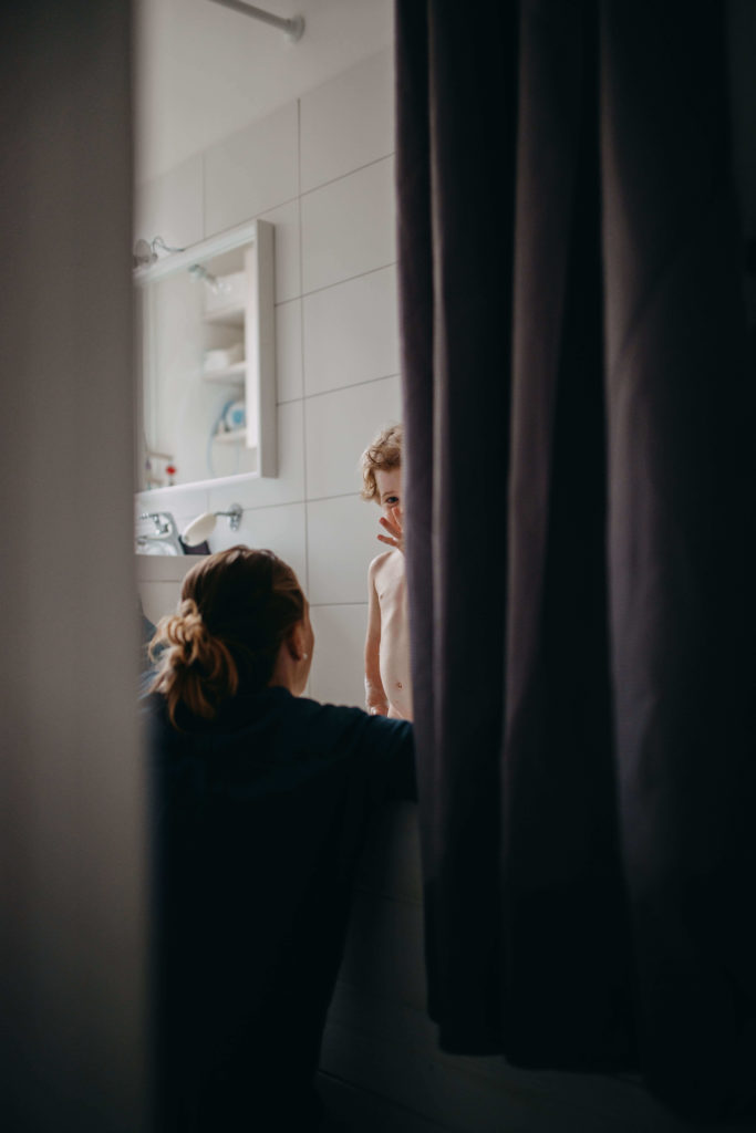 Photo maman et son fils au bain