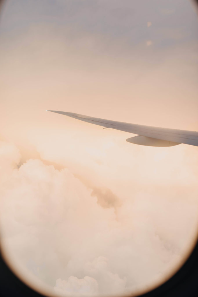 Vue depuis le hublot d'un avion