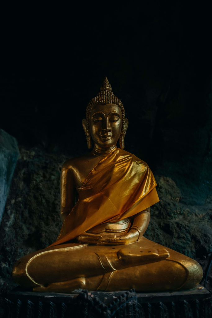Statue de Buddha en or