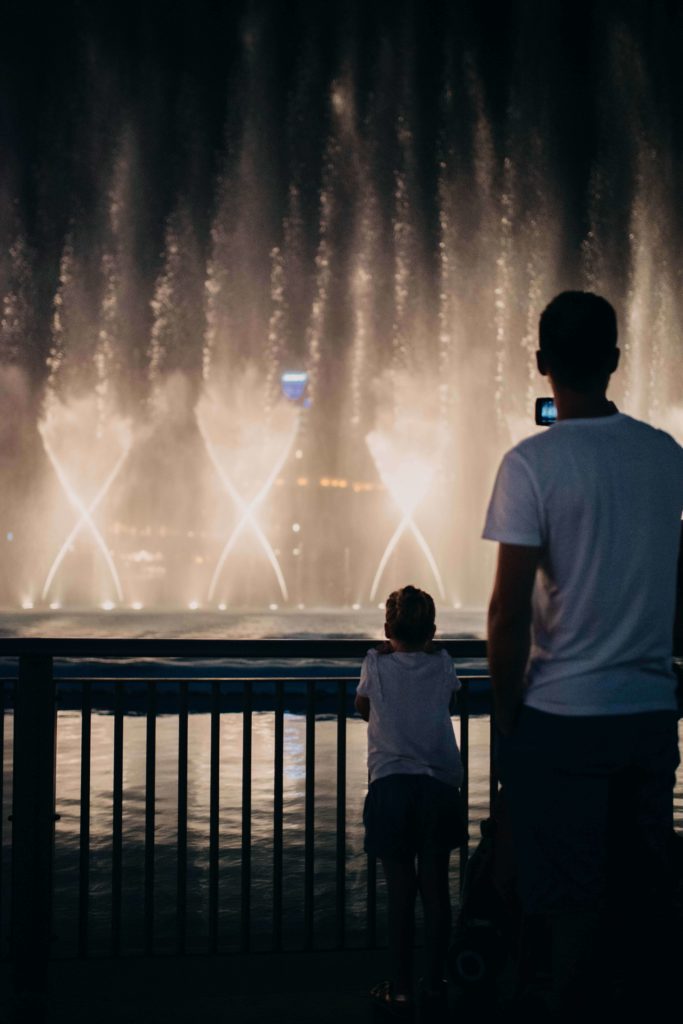 Jet d'eau dans une fontaine à Dubaï
