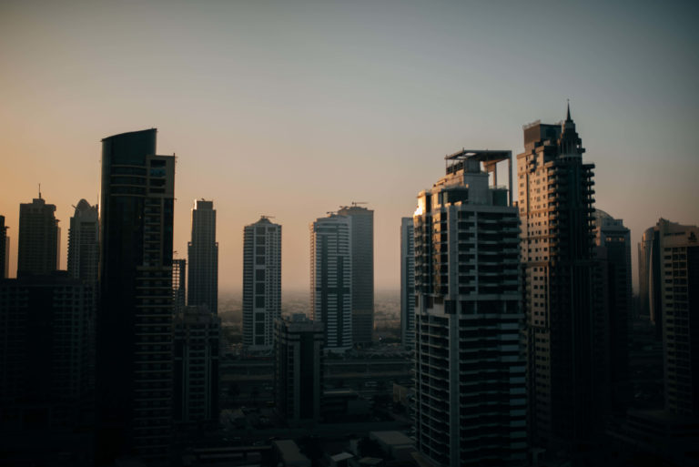 Vue sur les grattes ciel à Dubaï