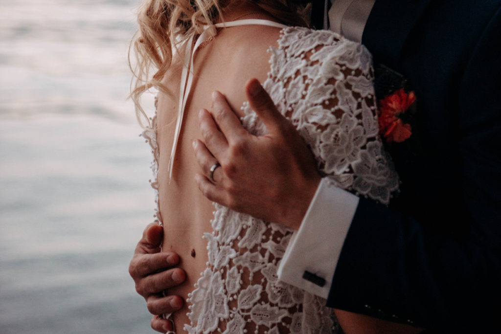 dentelle de la robe de mariée