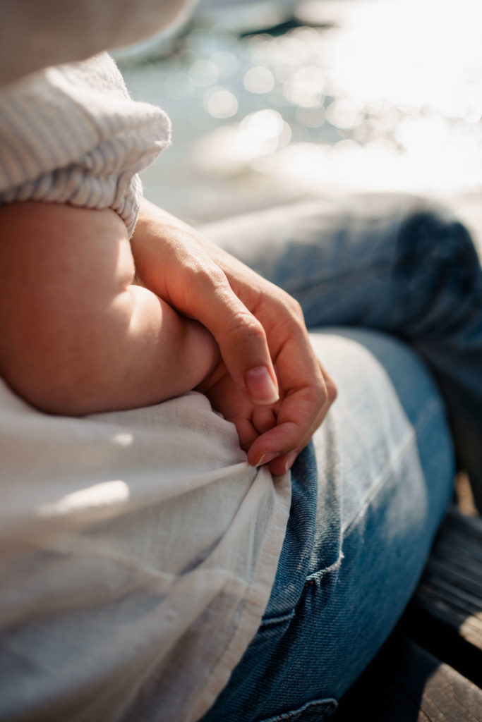 détail main de maman