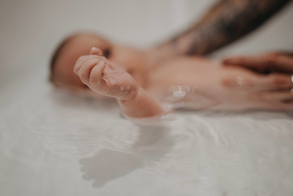 main de nouveau né