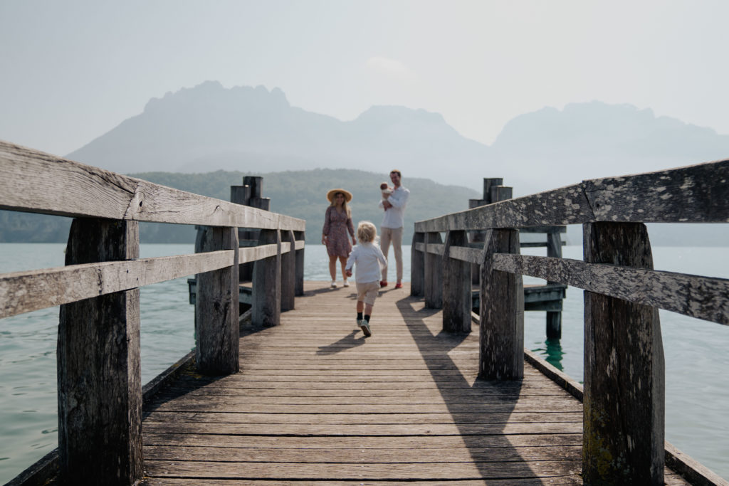 famille sur un ponton