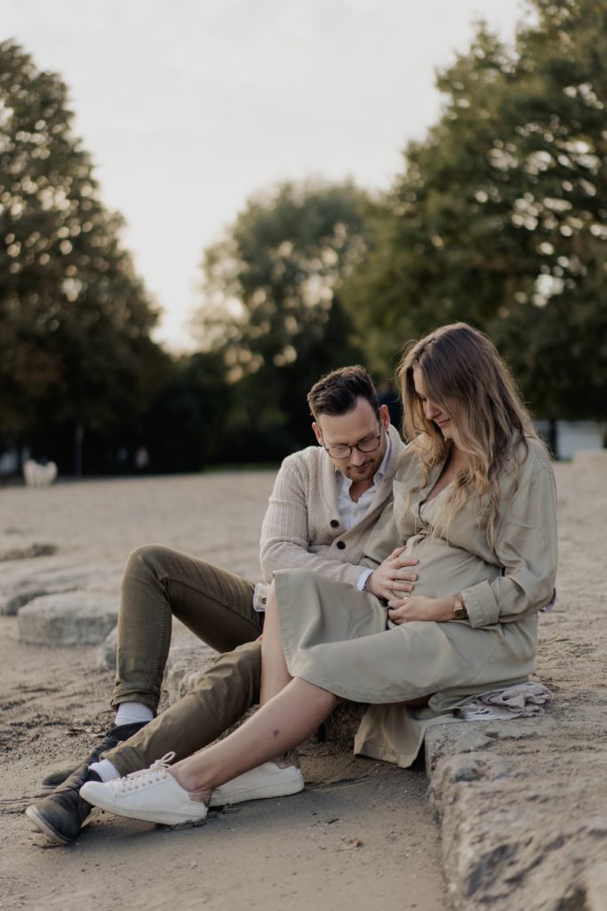 couple qui se prend dans les bras