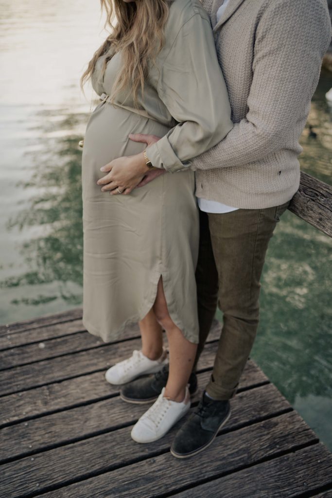 détails ventre femme enceinte